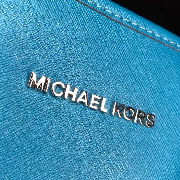Michael Kors Large Laptop Tote - Picture 5 of 9